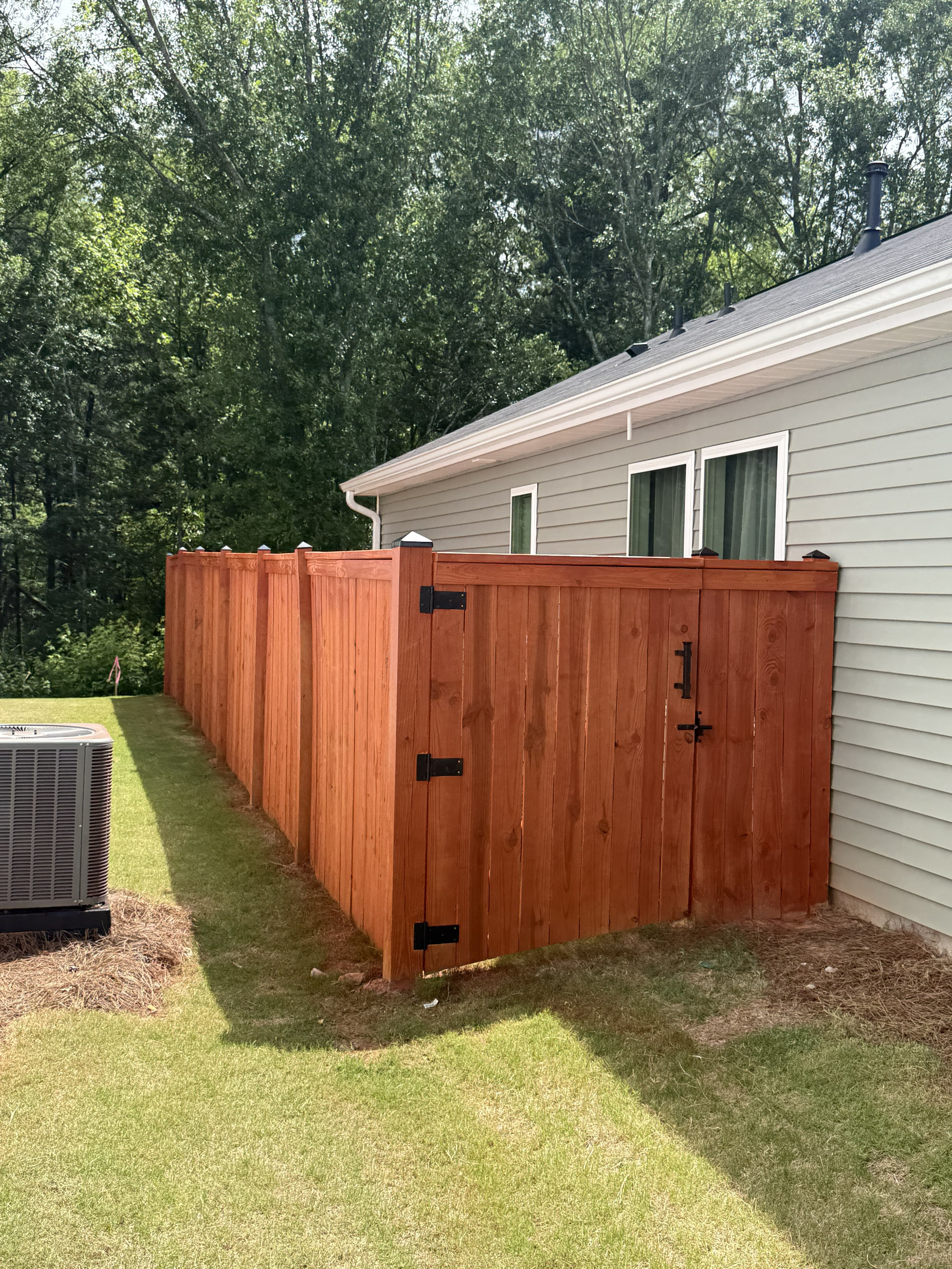 Custom Fence Installation & Staining – Image 1