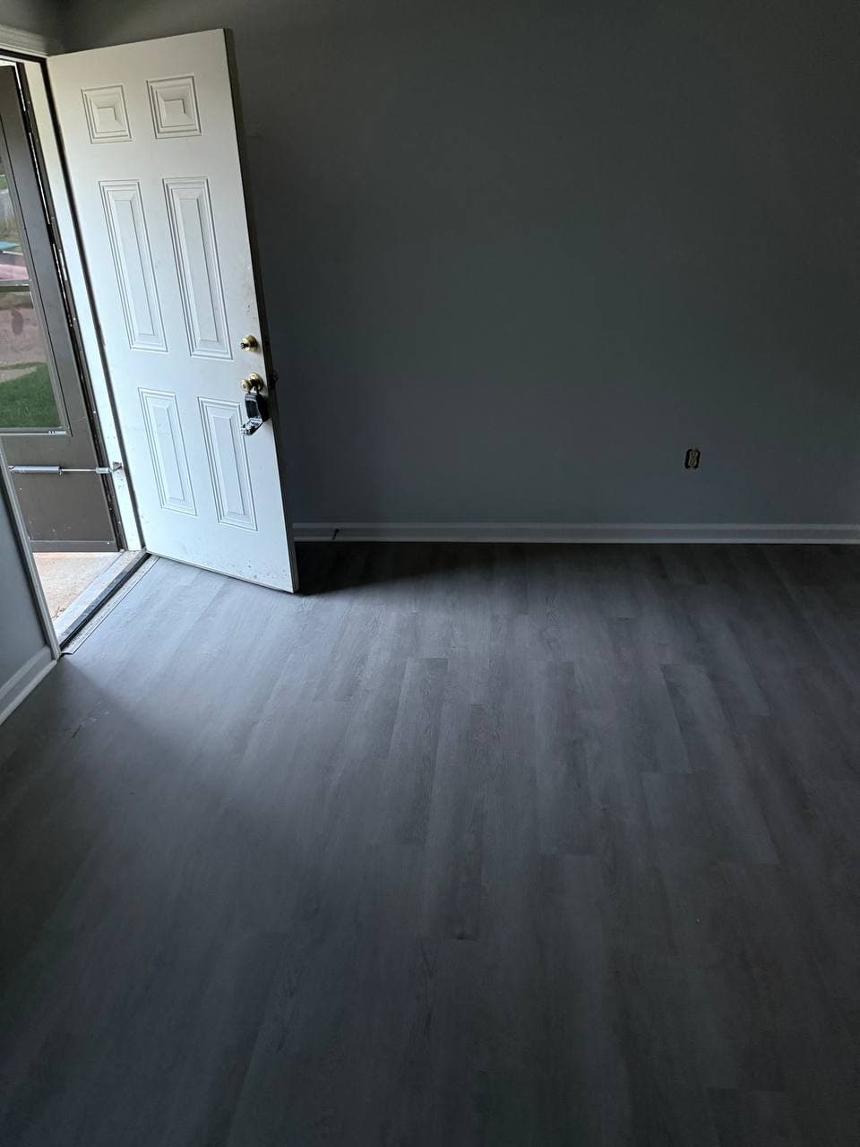 Full House Carpet Replacement with LVP Flooring – Image 5