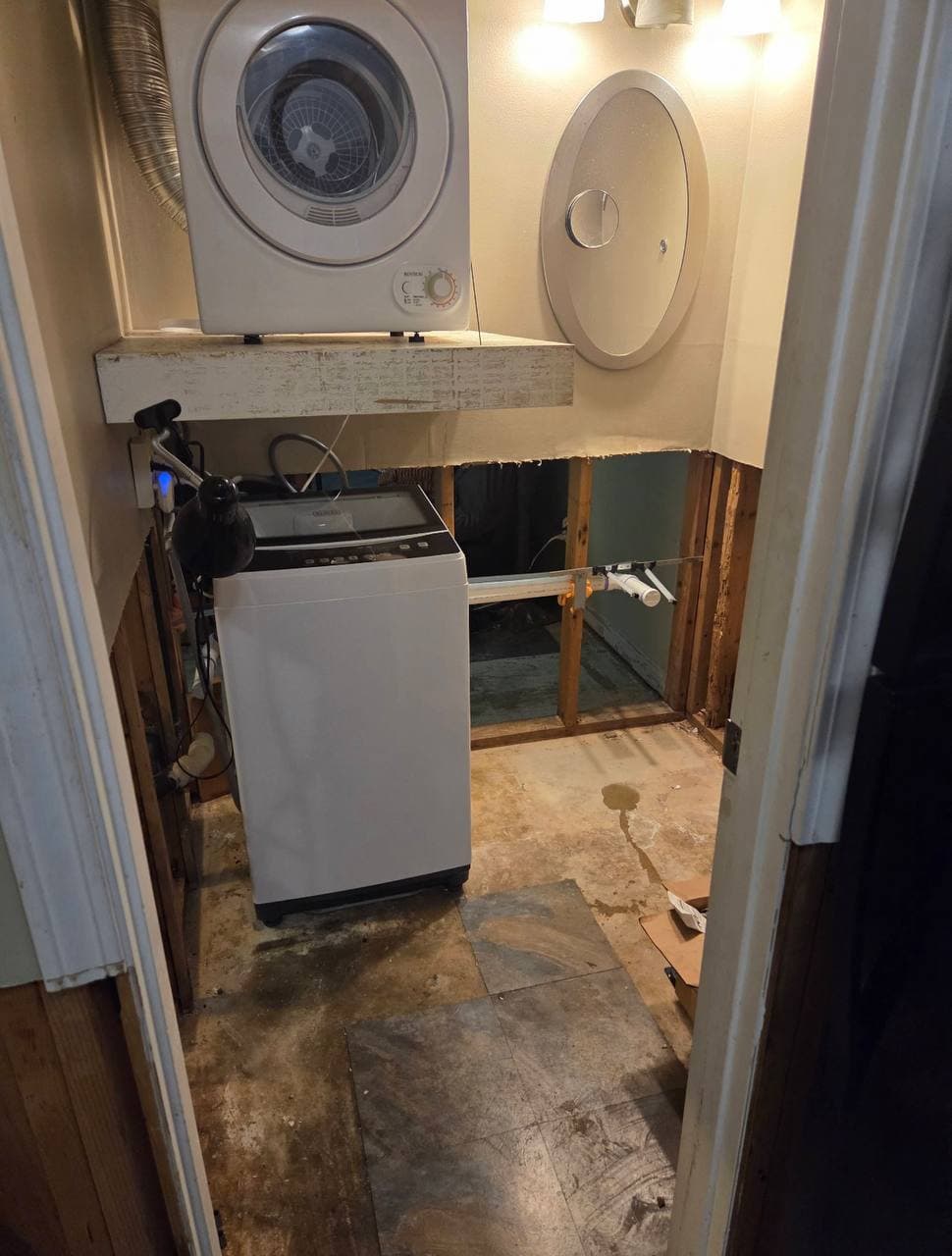 Full Bathroom Restoration After Leak – Image 2